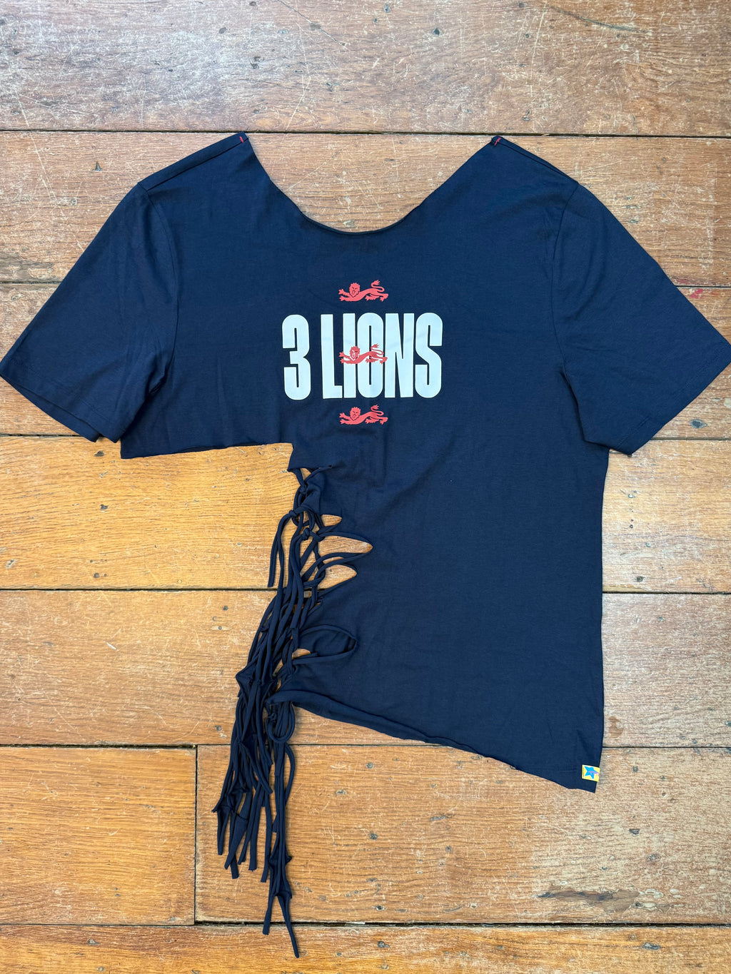 3 Lions Fringe Tee
